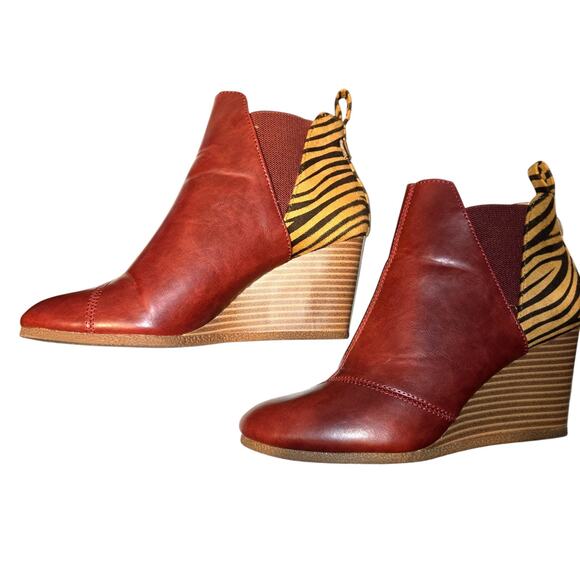Julian Hakes 7 Burgandy Women's Chelsea Ankle Boots 3 In. High Heel Zebra Stripe - Picture 3 of 6